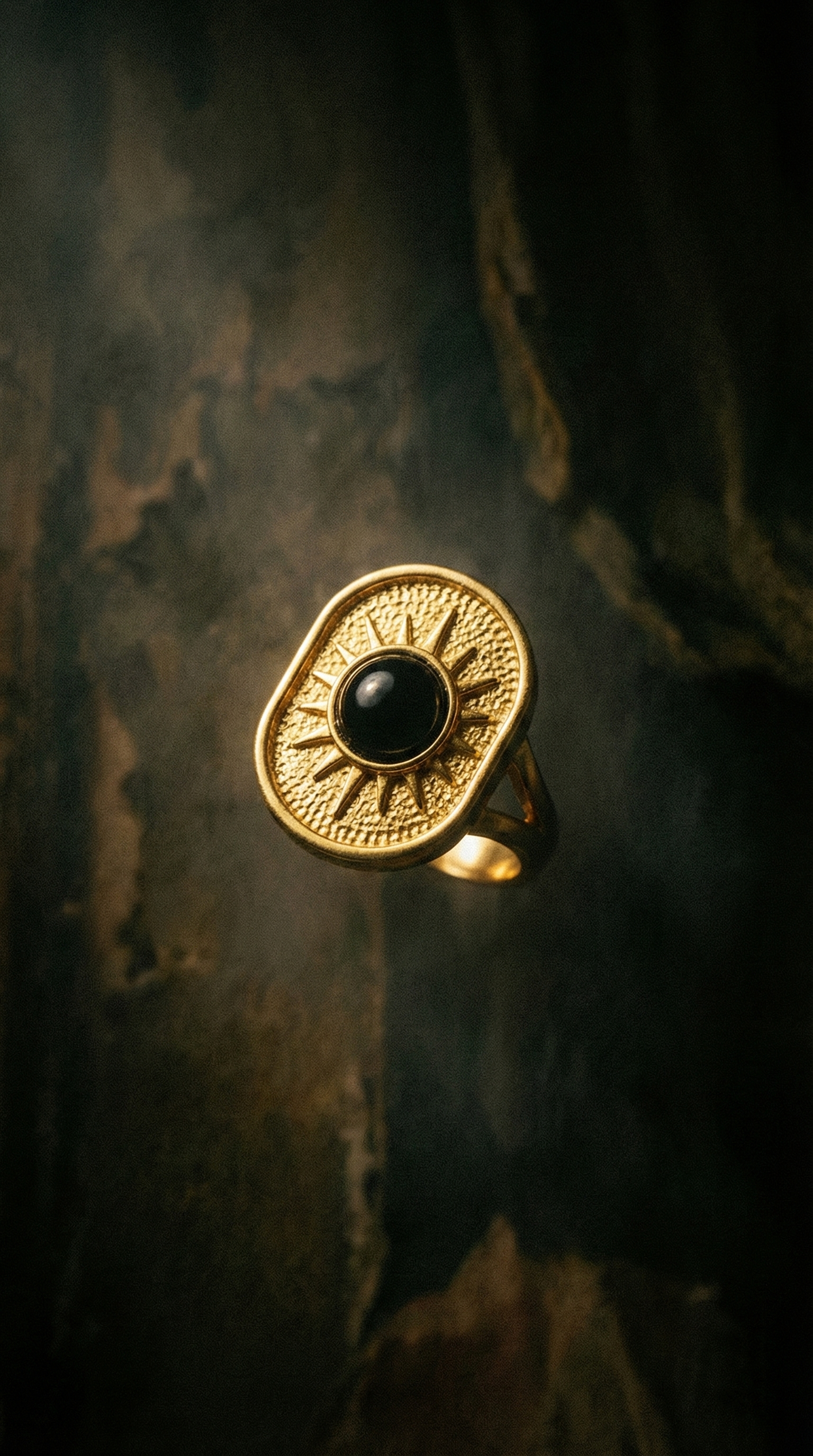 Axella Altın Renkli Kararmaz Siyah Taşlı Güneş Motif Yüzük